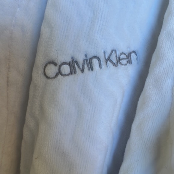 CALVIN KLEIN White Teddy Bear Short Robe with Pockets and Attached Belt Size M/L - Picture 2 of 6